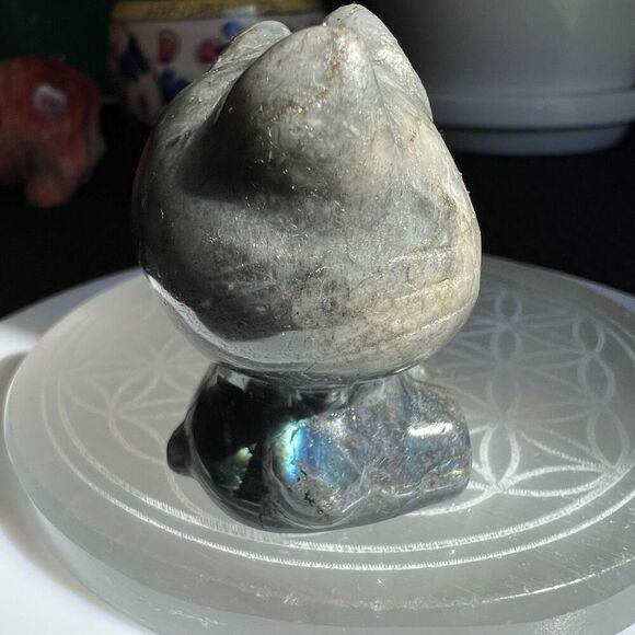 Labradorite‎ Crystal Hello Kitty Carving - Picture 6 of 13